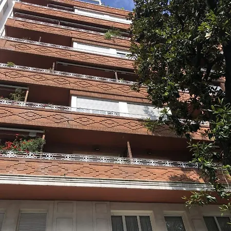 Апартаменти Frente Al Guggenheim. Urbanizacion De Lujo En El Centro