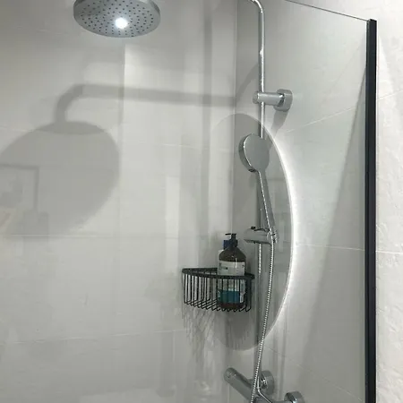 Frente Al Guggenheim. Urbanizacion De Lujo En El Centro