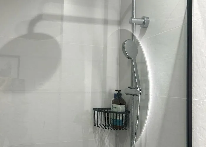 Frente Al Guggenheim. Urbanizacion De Lujo En El Centro